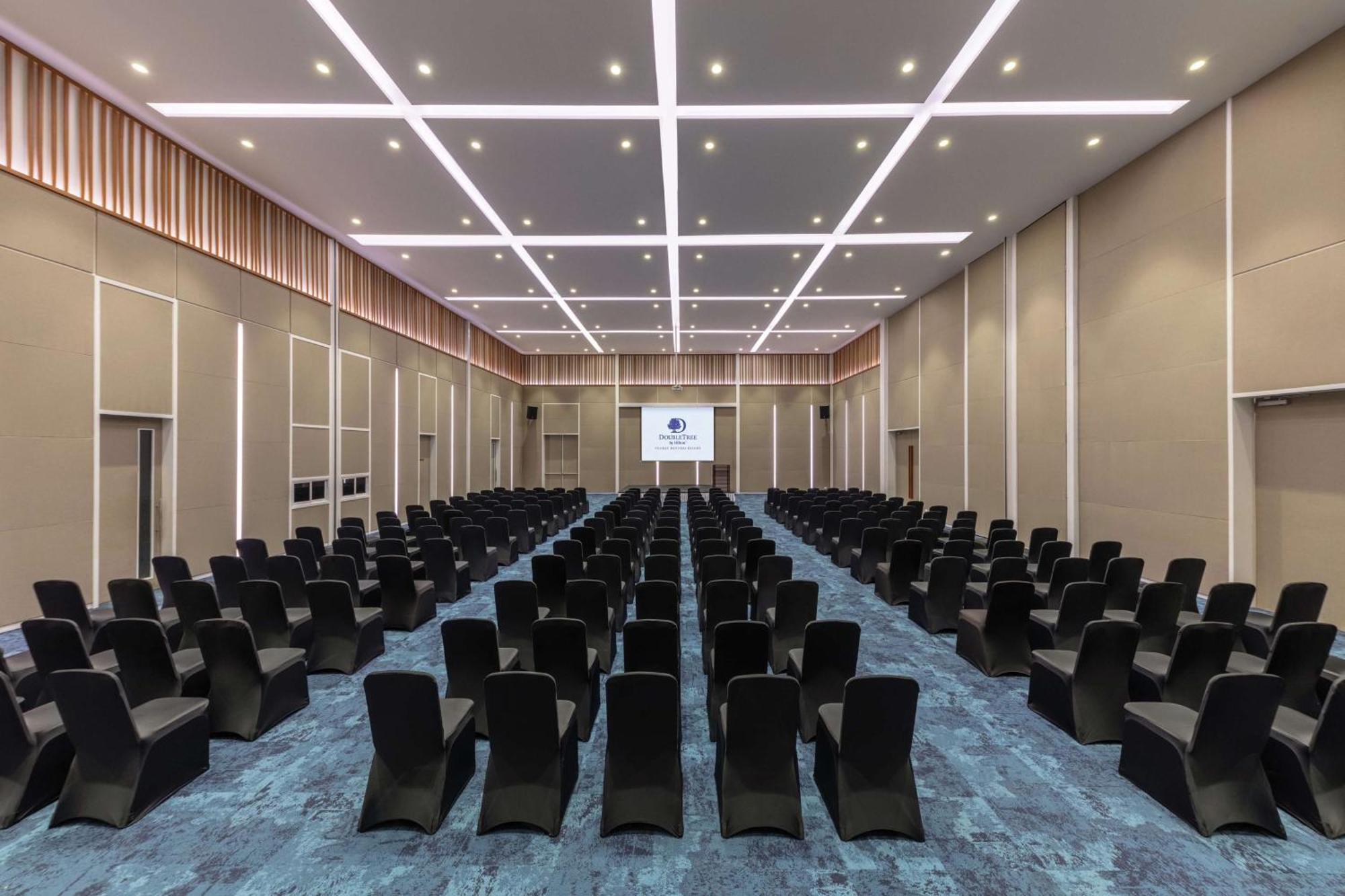 Doubletree By Hilton Phuket Banthai Resort Patong Exterior photo