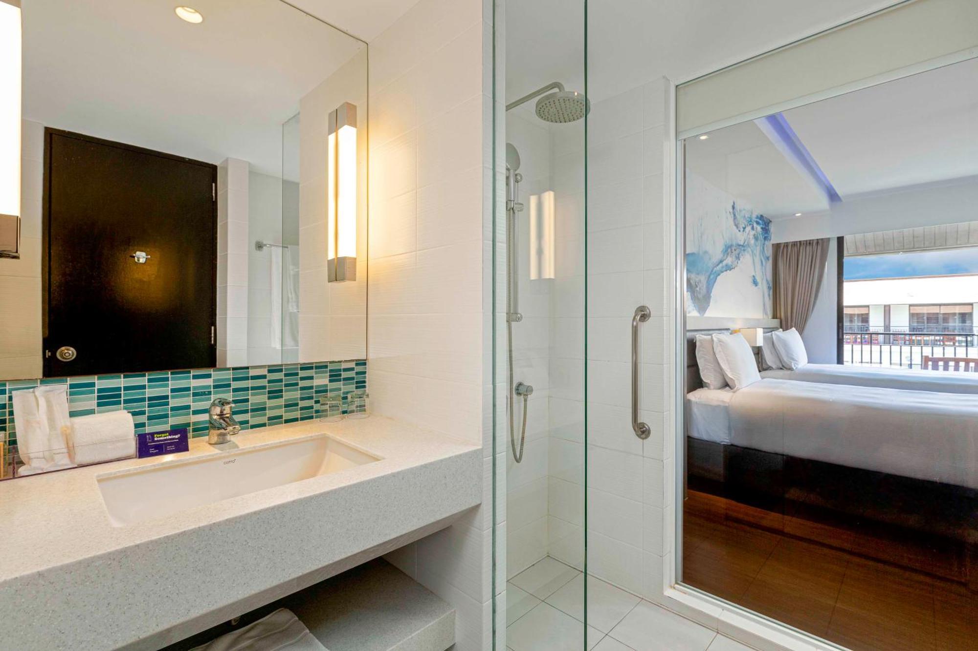 Doubletree By Hilton Phuket Banthai Resort Patong Exterior photo