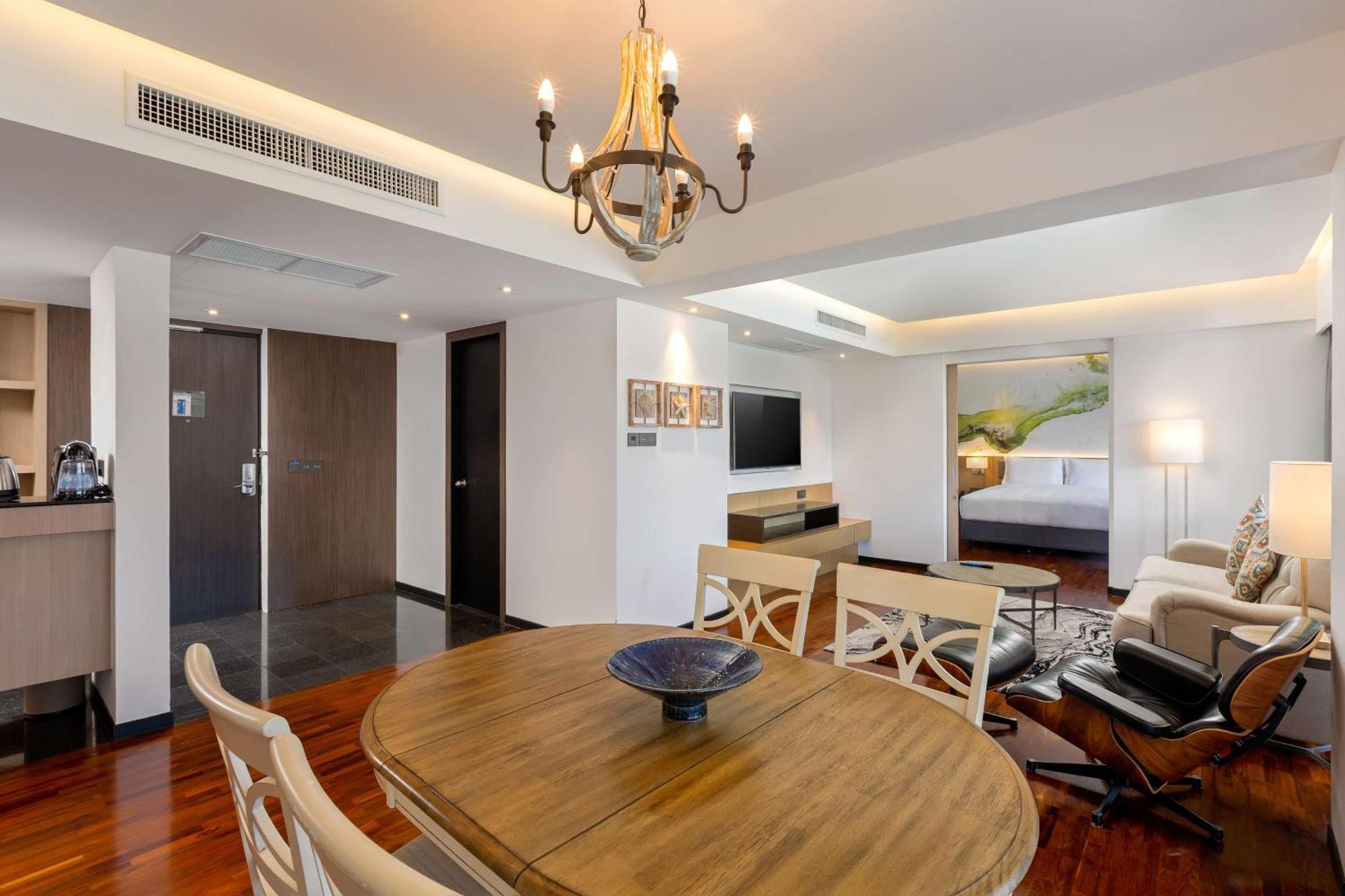 Doubletree By Hilton Phuket Banthai Resort Patong Exterior photo